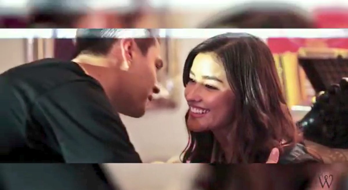 DustBia_Kuwait's tweet photo. SI QUENITO NGA ANG NAGBIGAY NUNG BOQUET OF FLOWERS NA PINOST NI HOPIE SA IG STORIES!!!💕💐❤😭

#LizaAt19AMagicalCelebration https://t.co/TV2ToL5qyA