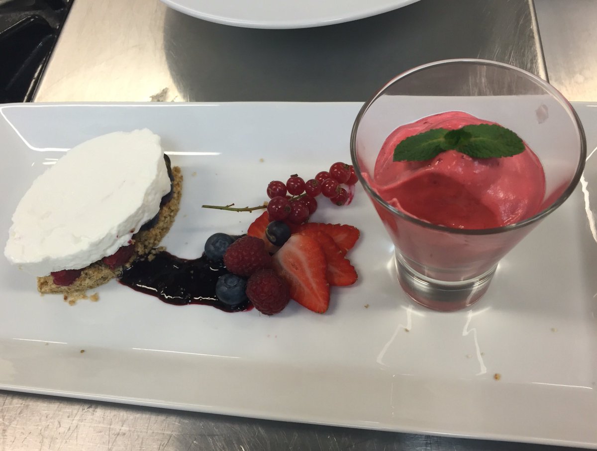 darren_iley's tweet photo. Fantastic food tonight judging @SBFutureChef local finals @HOW_College for @PSLFood  - very impressed with the students food #futurechefs 👋👋 https://t.co/1zpSlvbuSm