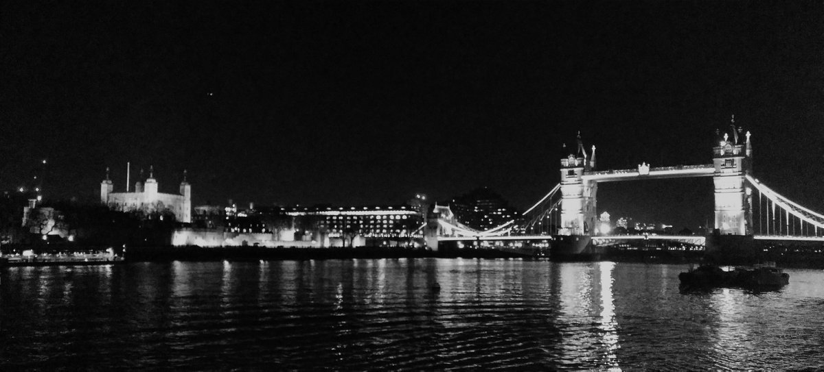 HectorBayon's tweet photo. @bqreaders Londres #FromMyAquaris #Black https://t.co/QvgQsPAkLi