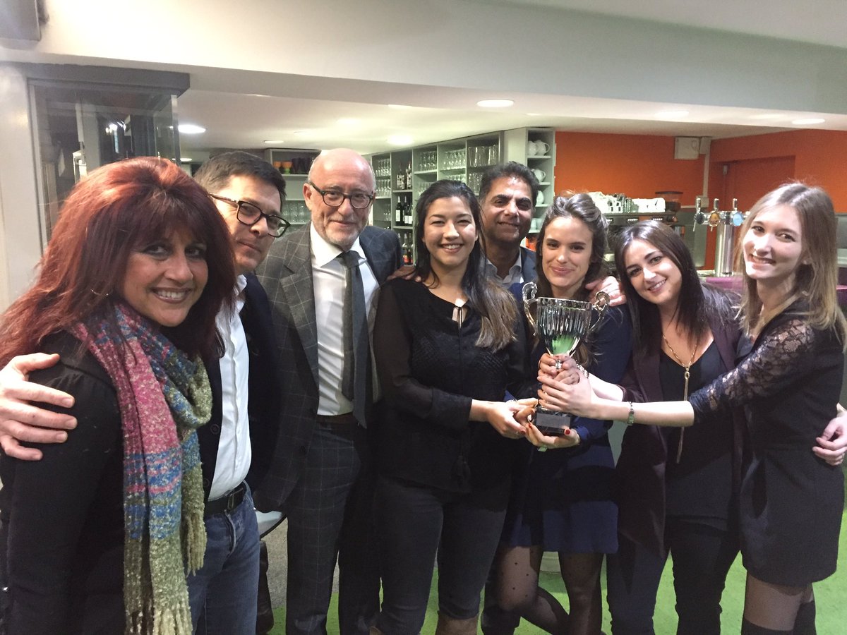 KerfournFranck's tweet image. Victoire pour leur première grosse compèt !#ECSCHALLENGE 2017 #Perles #proud #grainesdechampionne #quiveutleursCV ? @FranckPapazian2