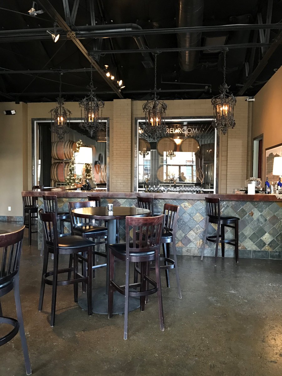 Highpoint650's tweet image. Visiting with Jody at @timestencellars. Talking about proving another reward for the residents at @Highpoint650. #nearsouthside #wine #urban