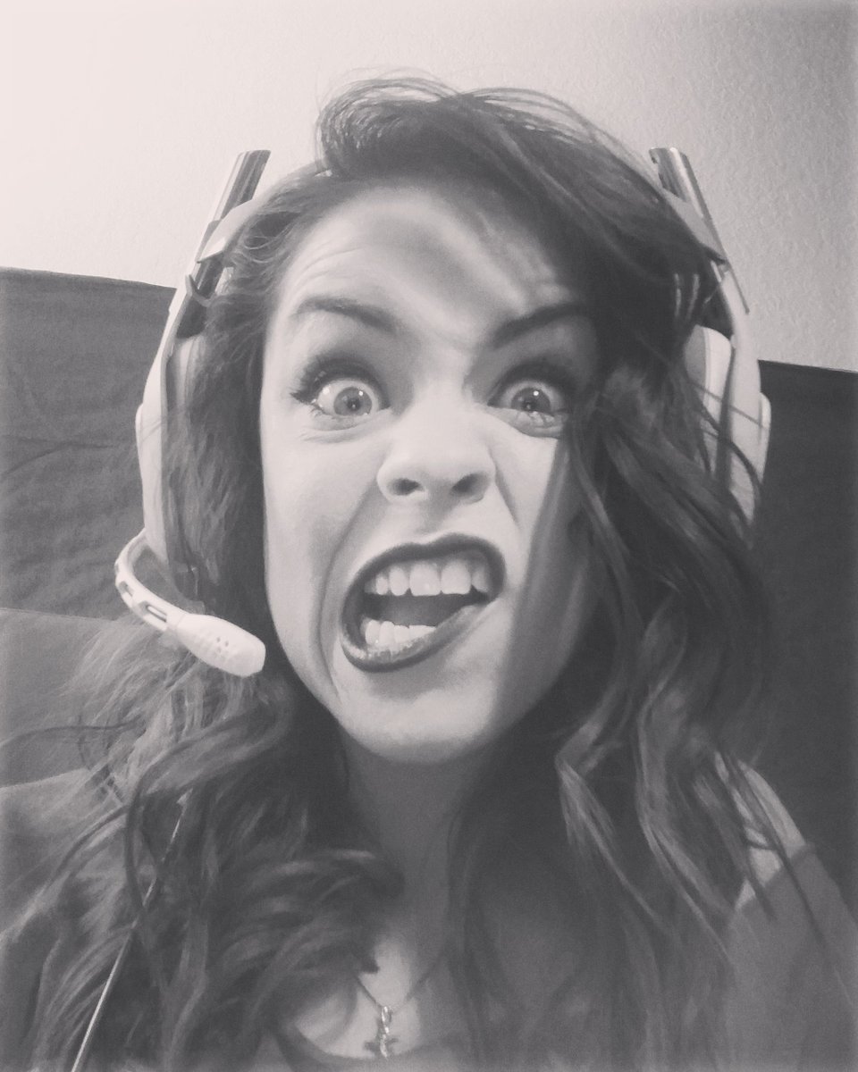 HxNLadyLuck's tweet photo. Come check out this weirdos stream tonight! #wirdo #twitch #femalestreamer #whynot #itsfree #ladyluck https://t.co/x7T1opMXKS https://t.co/vgiGb72wnP