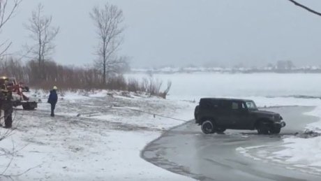 CBCToronto's tweet photo. Driver 'trying to impress' passenger gets Jeep stuck in Lake Ontario  https://t.co/Wzwbwqyacs https://t.co/PuatNZBZ6J