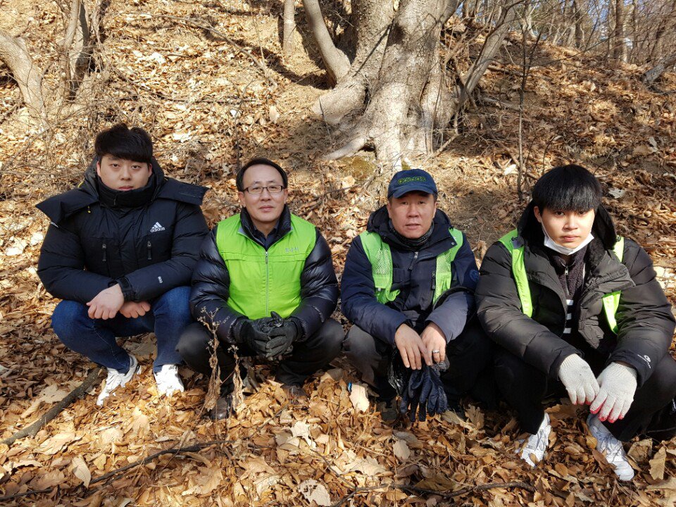 sodoi77's tweet image. #성남시 수정구환경위생과 겨울철 야생동물 먹이주기 활동 실시
갑자기 추워진 날씨에 먹이부족한 야생동물위해 올겨울 두번째 먹이주기를 남한산성에서 실시하였습니다~