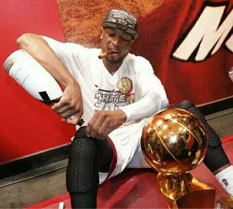 DWADE88842408's tweet photo. @DwyaneWade #NBAVote https://t.co/sMtIfGTQsY