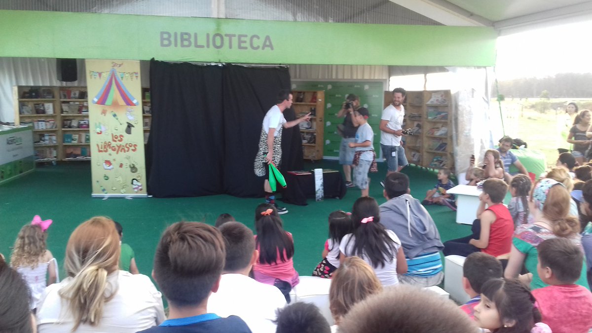 natylibros's tweet photo. Los #Libroyasos despiertan risas y magia con la historia del libro #FedericoHoward #AcercArte #MDQ #Gratis https://t.co/P8LEF6syFw