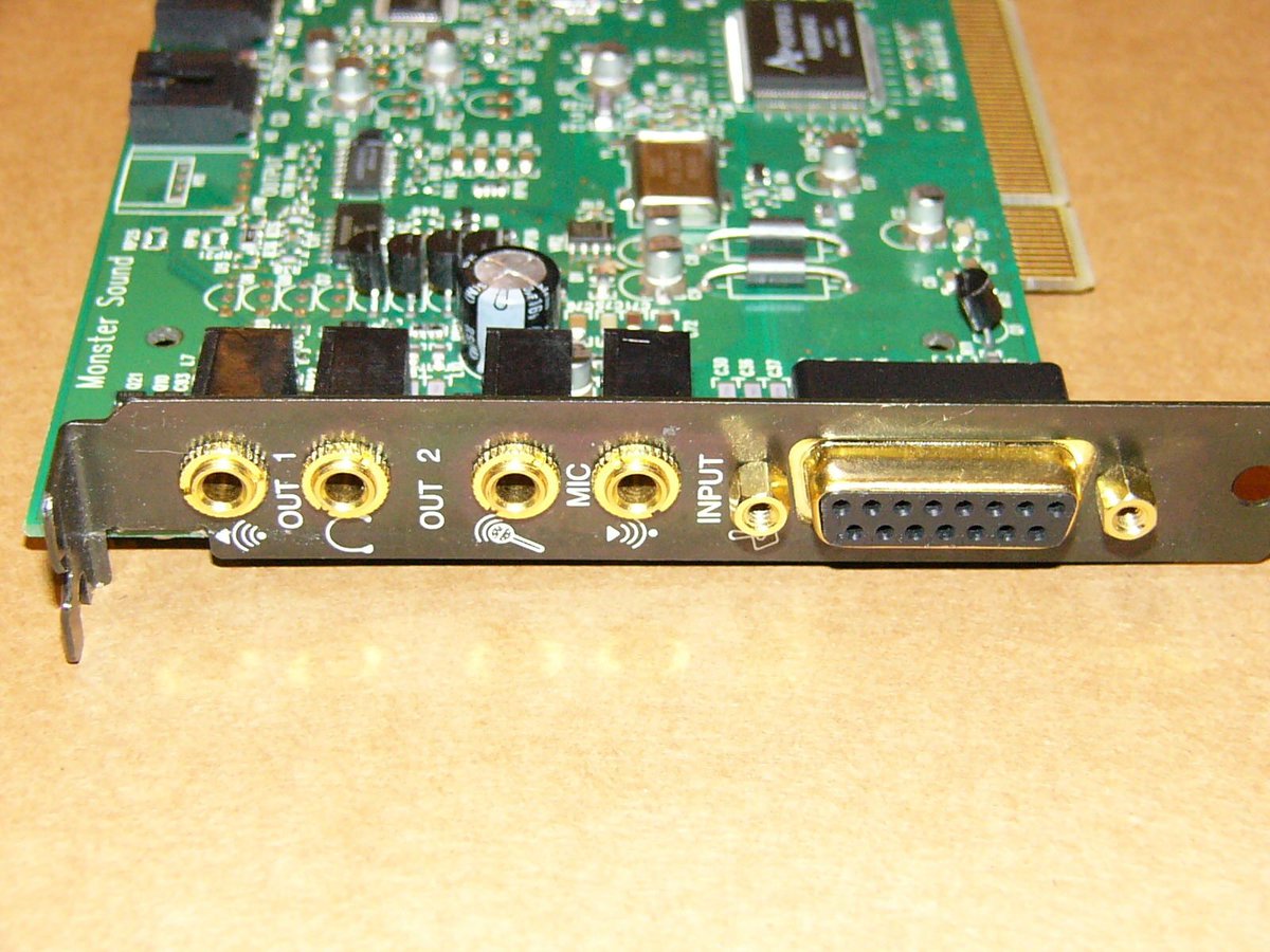 3dfxhistory's tweet photo. Finally I found one card and then I read this... 😕
#3dfx #MonsterSound #Aureal3D #diamondmultimedia #eBay #Retrogaming https://t.co/JNx6oEYdHW