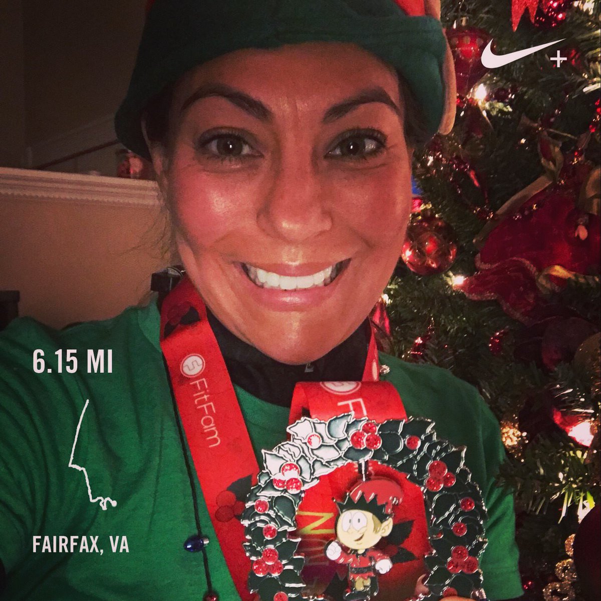 FitFam_com's tweet photo. Few things make an Elfie happier than completing a 10K! 🎅🌲😊 #ElfieRun https://t.co/HtKvxivhpH