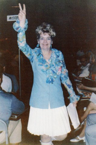 wilhelminapitfa's tweet photo. @hollylecraw this is a picture of my grandmother, Jani Mace, in 1972, newly liberated from 3rd marriage &amp; at DNC for McGovern. #borntoit https://t.co/FP6SiNj39C