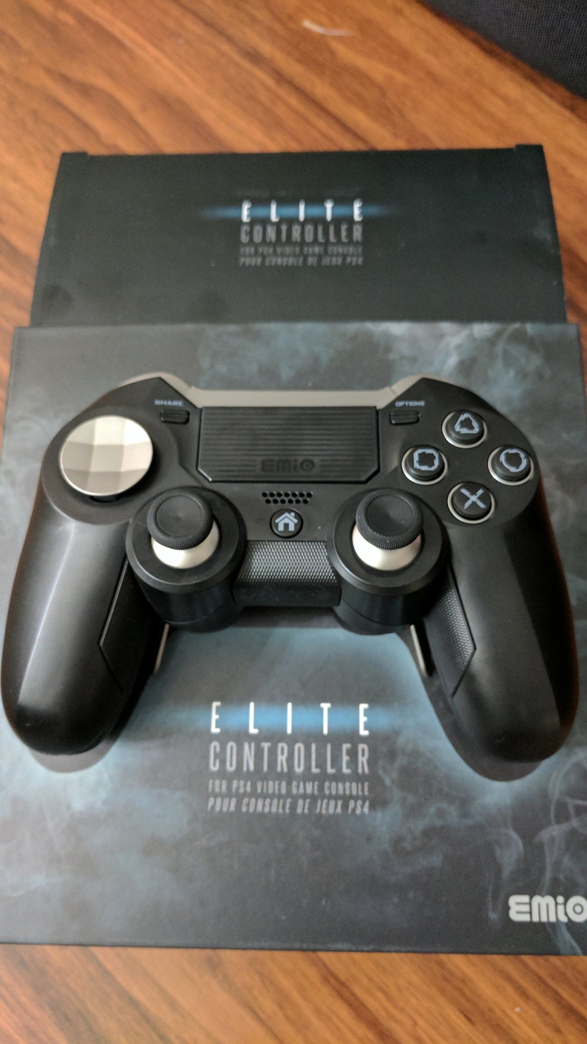 いーさん Ethan Youtubeやってます このps4用エリコンもどきemio Elite Controllerは箱1のアクセサリーを流用しているので十字キーの付け替え スティックの付け替え スティックカバーの選択 L2r2の押し込み範囲の設定 背面パドル最大4枚の装着が いーさん Ethan Youtubeやってます このps4用エリコンもどきemio Elite Controllerは箱1のアクセサリーを流用しているので十字キーの付け替え スティックの付け替え スティックカバーの選択 L2r2の押し込み範囲の設定 背面パドル最大4枚の装着が