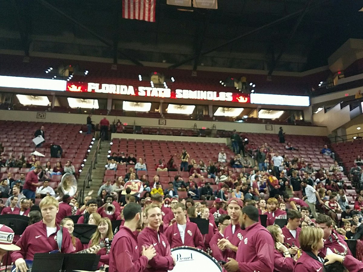 Andrew_Miller36's tweet image. Student Section looking good for #FSU. about 40% full with 75 min still to tip-off.