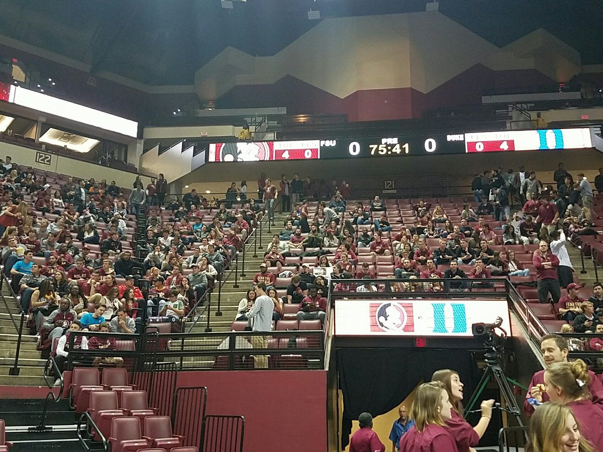 Andrew_Miller36's tweet image. Student Section looking good for #FSU. about 40% full with 75 min still to tip-off.
