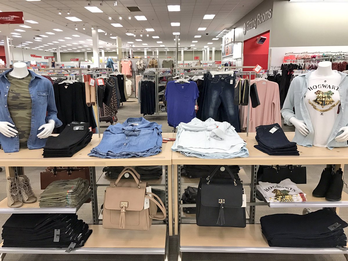 A little re-merchandising in RTW today! #t1191 #visualmerchandiser