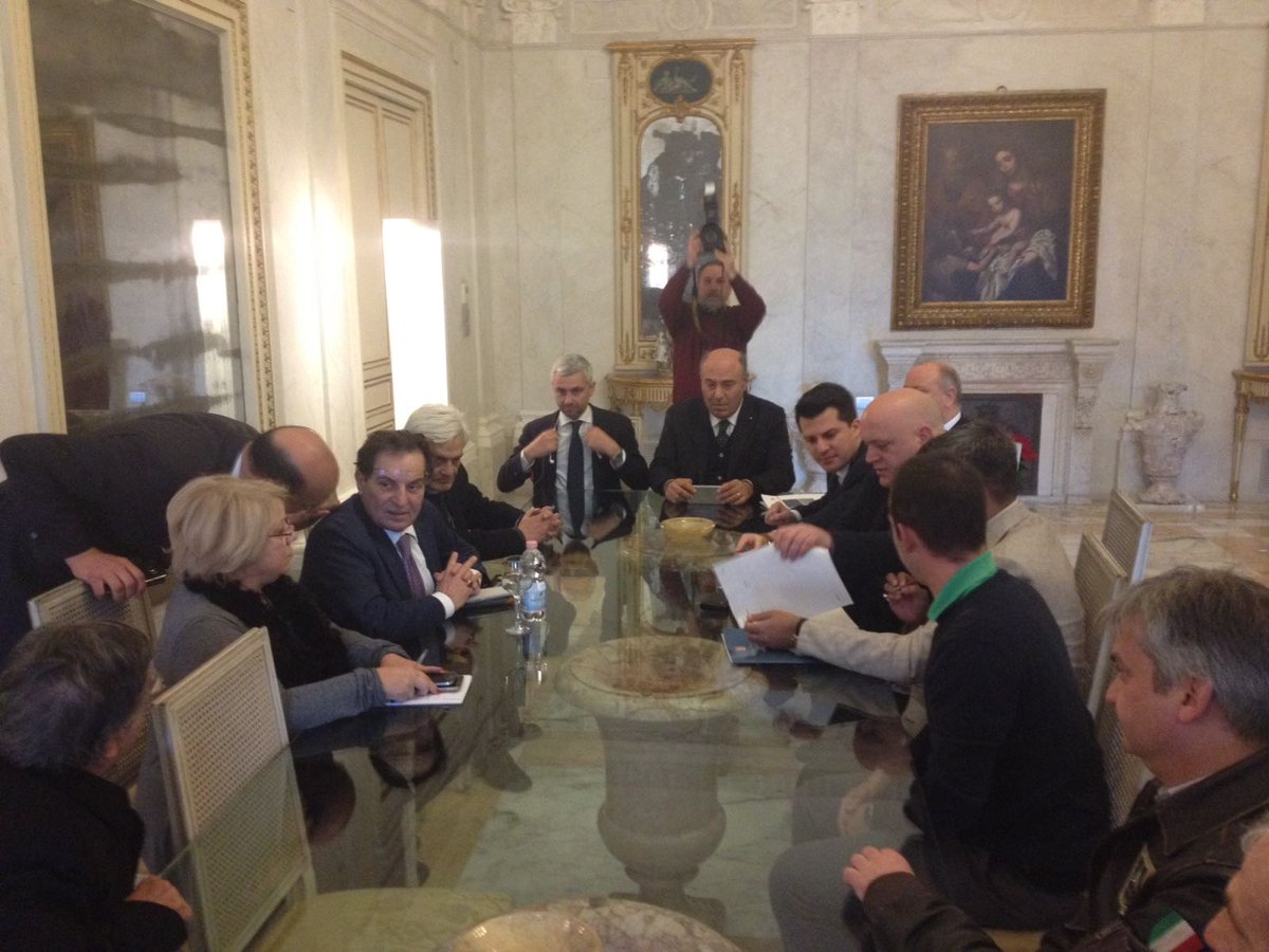 massfinocchiaro's tweet photo. Oggi a Palazzo D'Orleans. Aereoporto del Mela. #avantisicilia https://t.co/hEDJ2fJ63j
