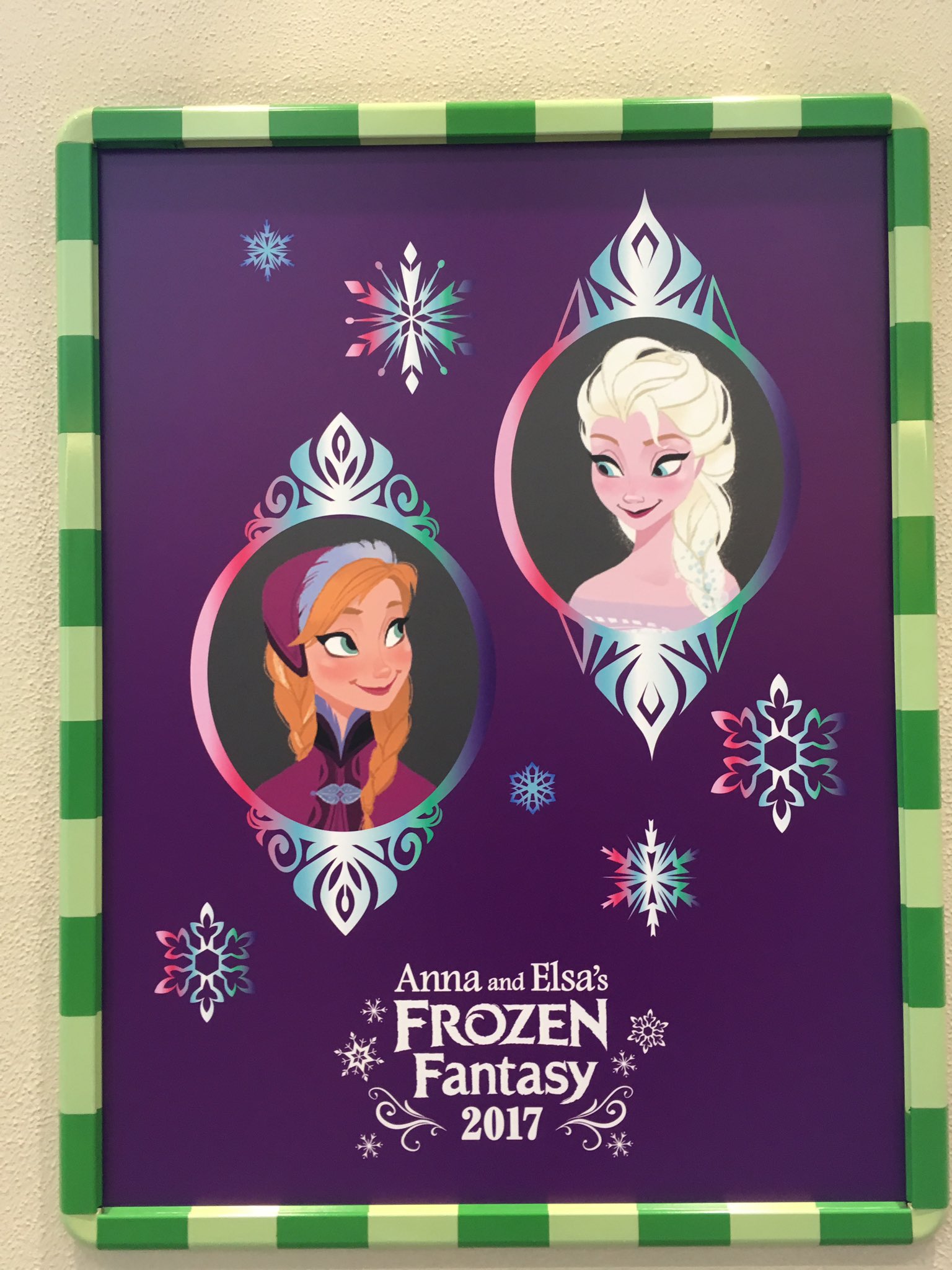 とら No Twitter リゾラ ゲートウェイステーション スノーギースもかわいいのだけれどブリトニー リーさんのイラストが飾られてるのが