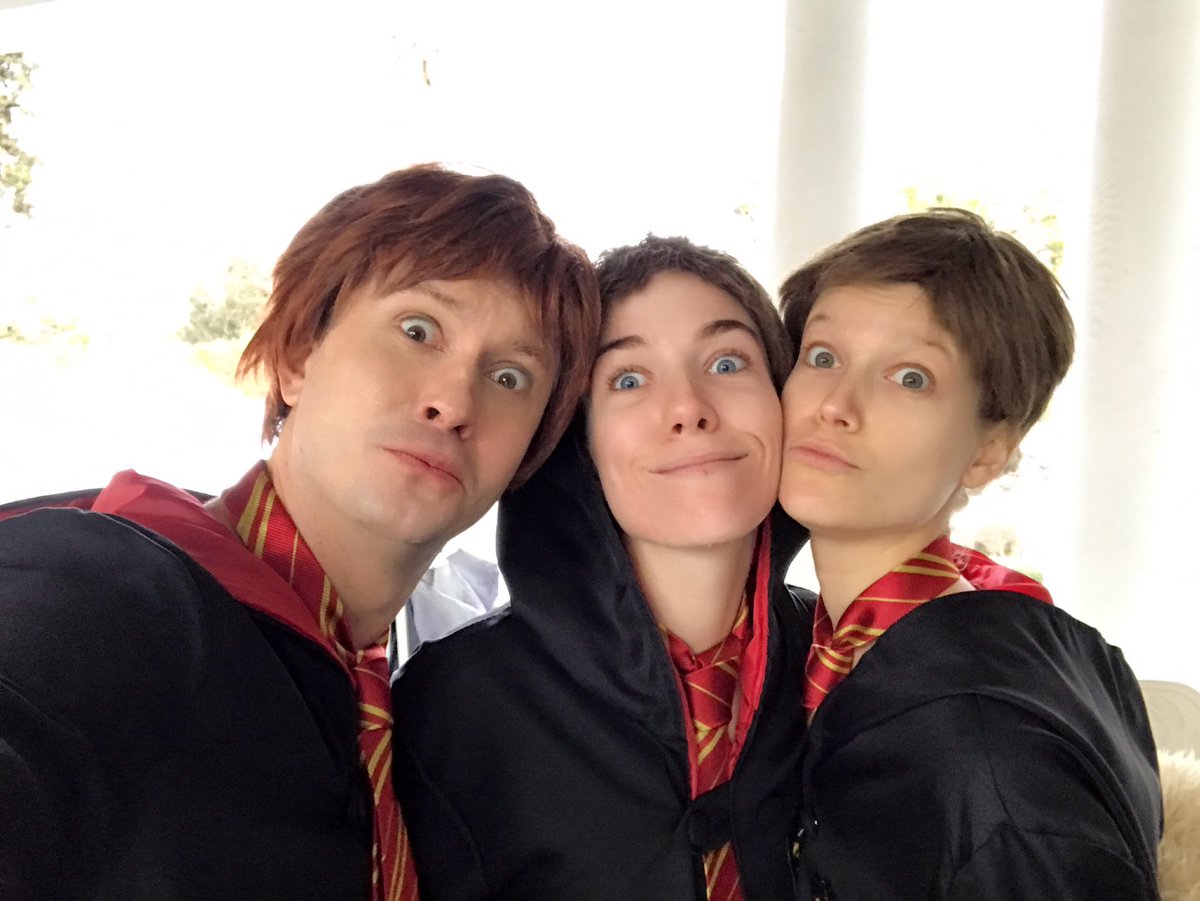 TobyTurner's tweet photo. The Weasleys. #MakingASceneWithJamesFranco https://t.co/4Co2vlyPKa https://t.co/4oayxNnExS