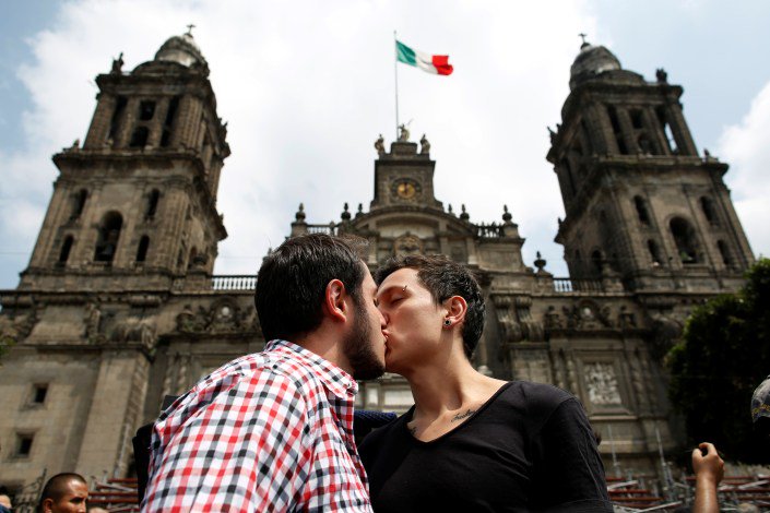 quierodesastre's tweet photo. Matrimonio igualitario es reconocido en la CDMX 👬💏 https://t.co/5VIkAtzxPv https://t.co/cmh1HNCbEa