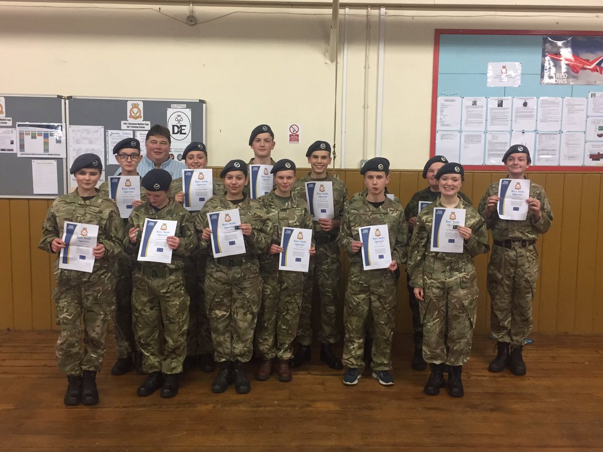 17 cadets have qualified and gained their Blue Communicators Badge. Trained by CI Pete Stratford.
#Radiooperators #1182atc #aircadets