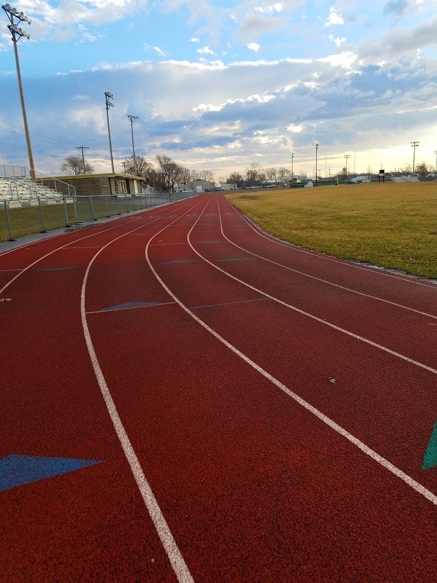 JennyDickson222's tweet photo. 2mi WU, 2mi @ 7:40 (pouring rain &amp; 30mph winds) + easy 2mi later + strength/core -10 #JanMiles #earthathon #rainyrun #andiwonderwhyigetsick https://t.co/DjQ0mrWPKD