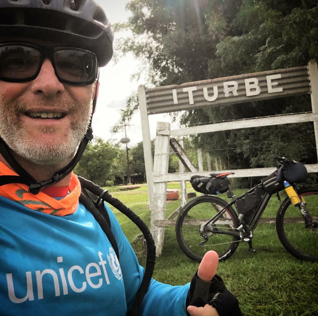 Urbana1069's tweet photo. Mañana en SPECIAL FEATURING de #CheckIn @jualtorres con @JeroBuman sobre su travesía en bici por las vías del tren https://t.co/JtOPwpHWRj