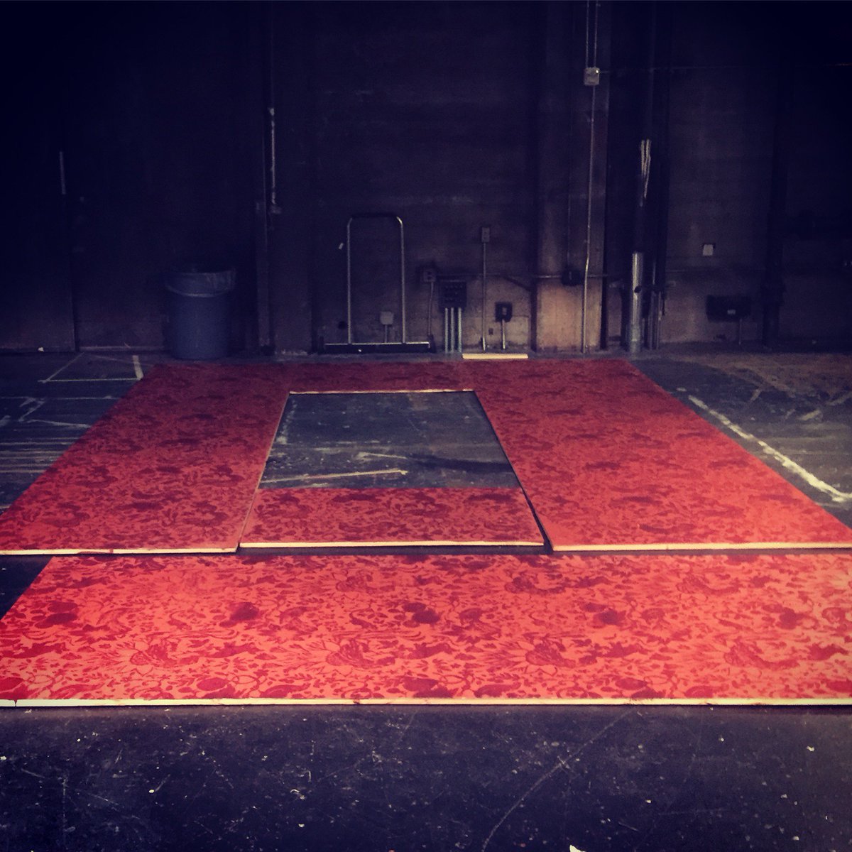 PaloAltoPlayers's tweet photo. #SetPreview! #ADayInHollywoodANightInTheUkraine opens NEXT SAT 1/21! Tix: https://t.co/ekGHTKS4wz ! #hollywoodPAP #GraumansChineseTheatre https://t.co/oHjgg5k9L5