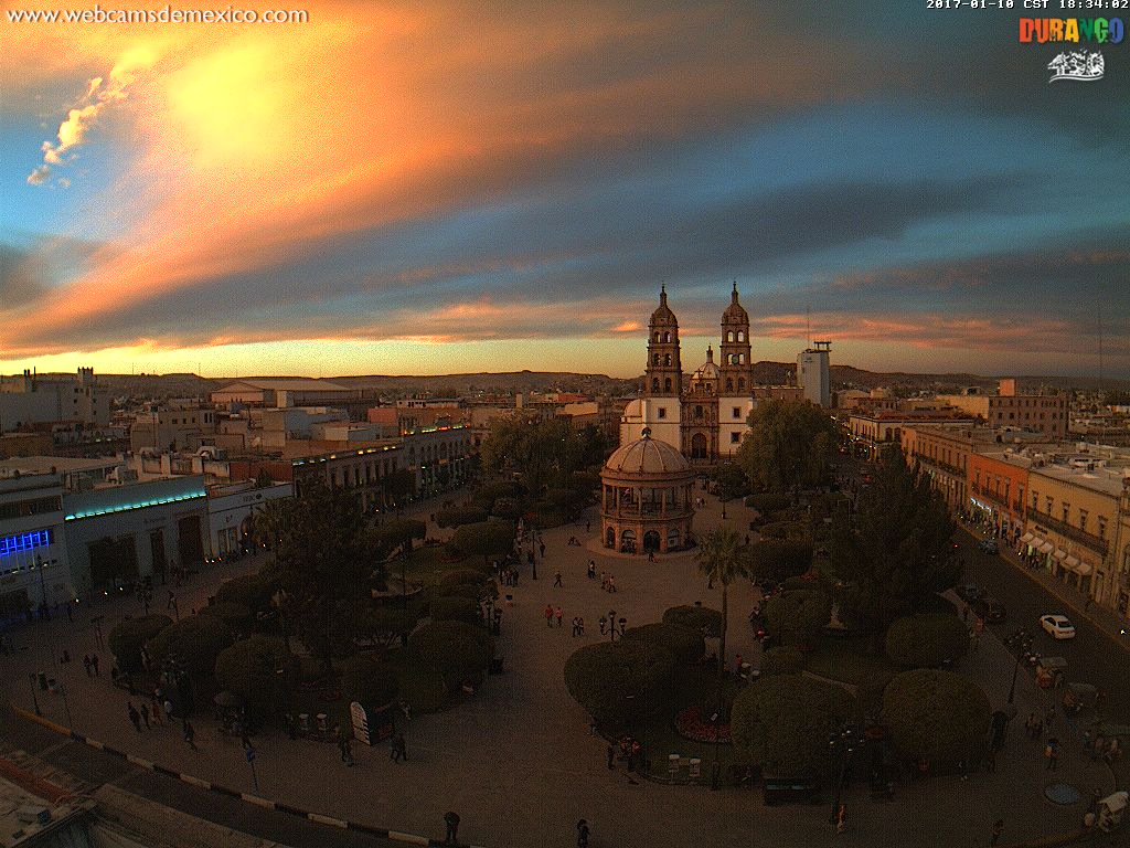 ¡Mire esto! Una gran #PostalDelDía nos obsequia #ElCieloDelCine #Durango esta tarde. Vía <a href="/TurismoDurango/">Turismo Durango</a>