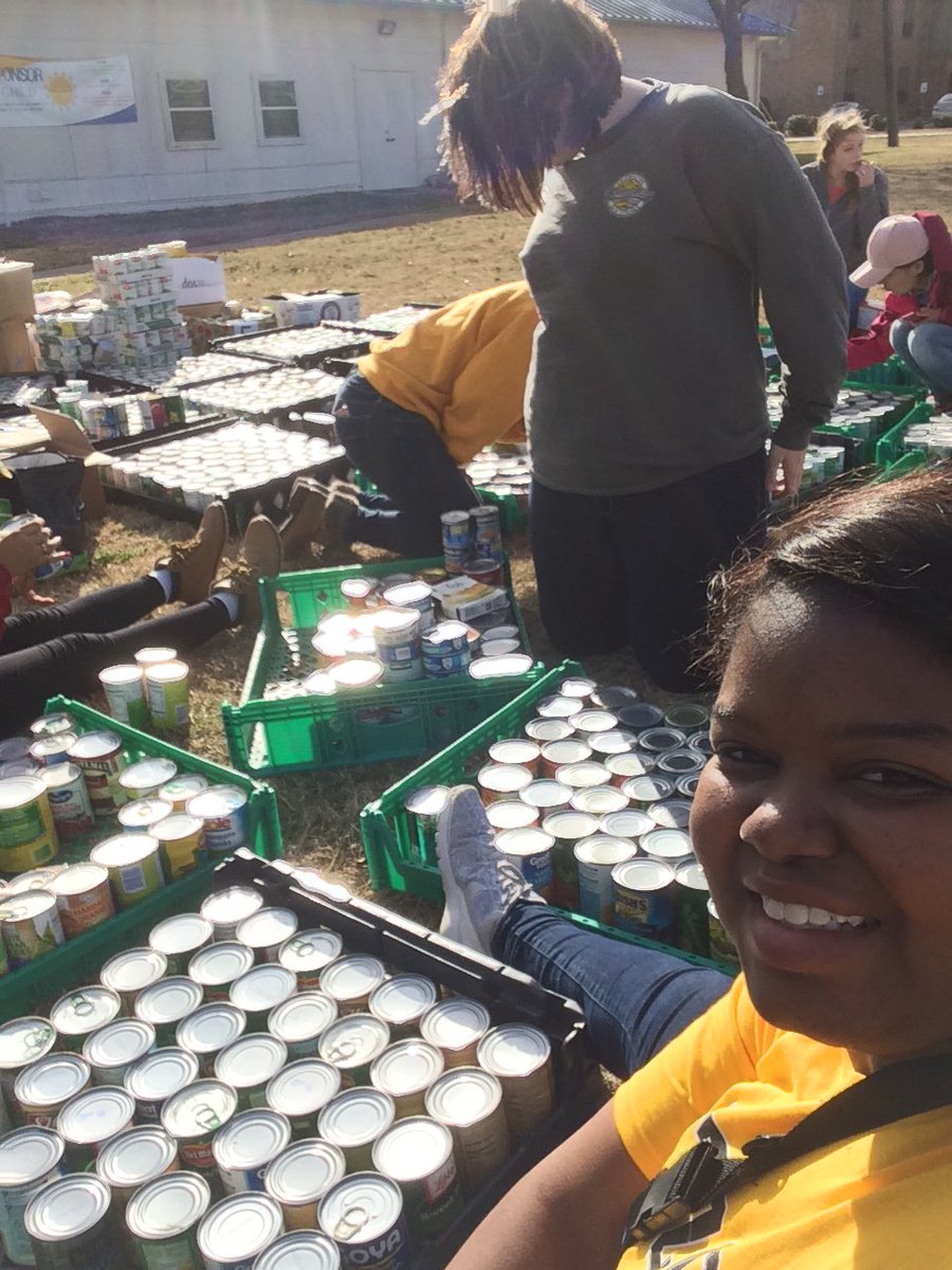 MAB_McKinney's tweet photo. 2nd day of service at @SamaritanInnOrg and we stacked cans on cans on cans! Lol Today was a success ✌🏽️❤️️😊 https://t.co/FdtYcGDt9j
