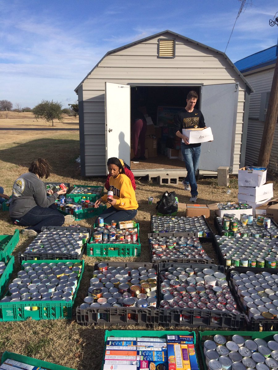 MAB_McKinney's tweet photo. 2nd day of service at @SamaritanInnOrg and we stacked cans on cans on cans! Lol Today was a success ✌🏽️❤️️😊 https://t.co/FdtYcGDt9j