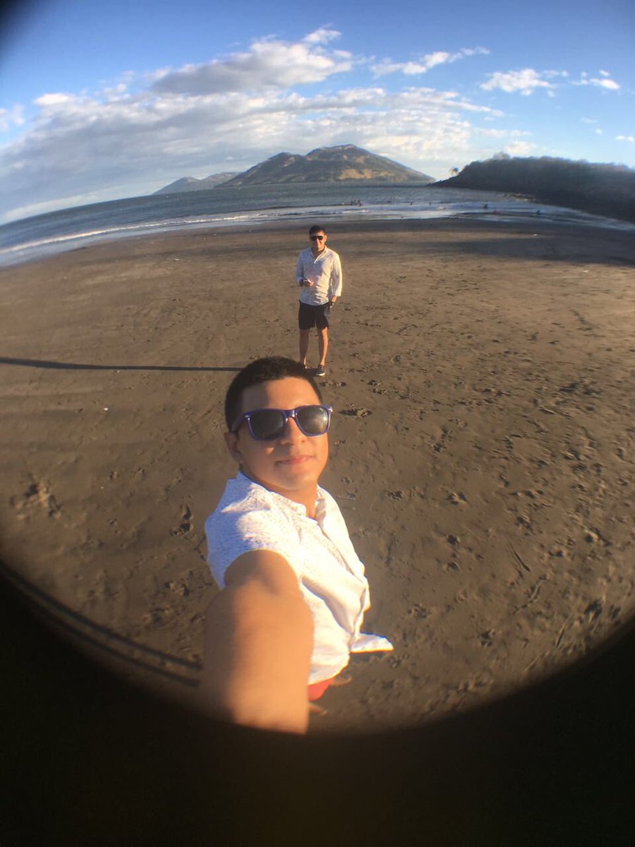 noelbarrerajr's tweet image. #daysago #playitasbeach #family #launion #elsalvador 🌊😎🤙🏼