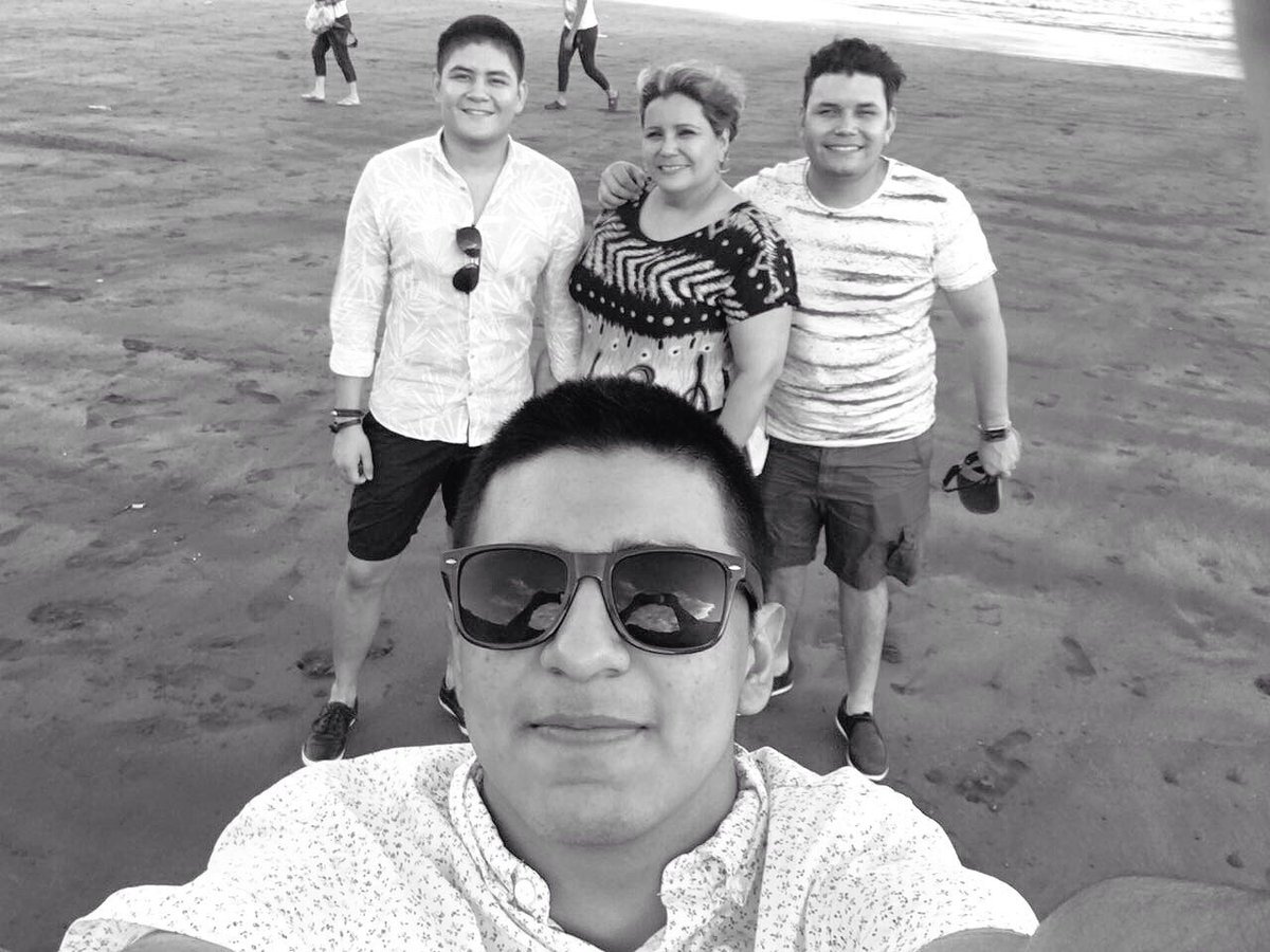 noelbarrerajr's tweet image. #daysago #playitasbeach #family #launion #elsalvador 🌊😎🤙🏼