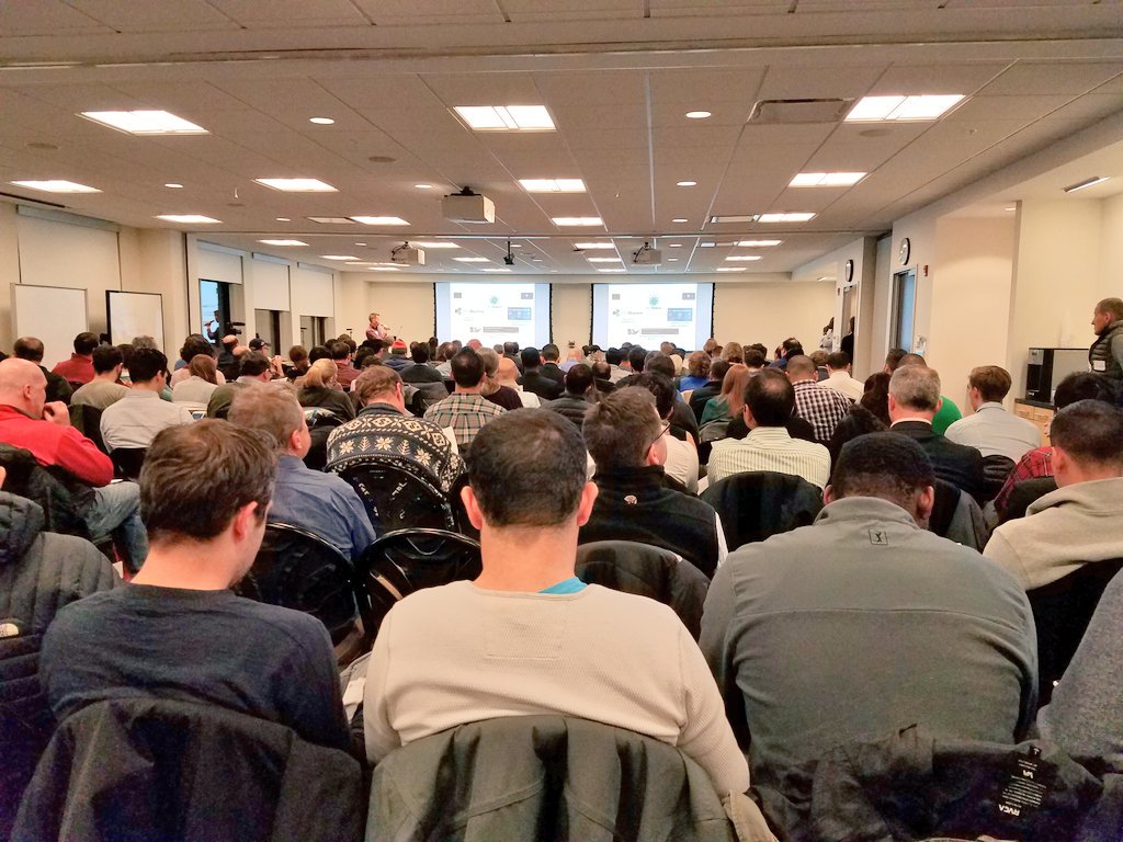 StartHubBoston's tweet photo. Packed house at @BostonNewTech's startup showcase! #BNT73 https://t.co/jCO2js4zE8