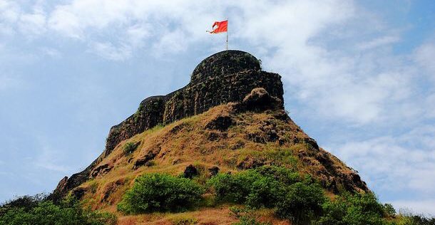 Coolkiranj's tweet photo. मोरोपंतांनी दूर्गबांधणीचे कौशल्य पणाला लावून १६५८ साली बुलंद व अभ्येद्य किल्ला तयार केला; तोच हा #प्रतापगड. #वैभवमहाराष्ट्राचं 🚩⛳ https://t.co/TiQ4tFmZjk
