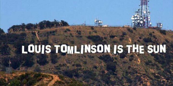 WorldNotes1D's tweet photo. Así está el cartel de Hollywood ahora,buenos días o buenas noches/ madrugadas *CB #NOW2016 #NOWOneDirection https://t.co/6gURNR7O8t