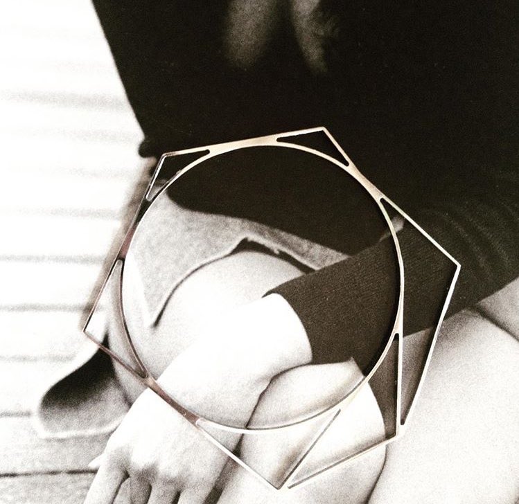 V2KDesigners's tweet image. Futuristic elegance with #DesignDigest bracelet #v2kdesigners