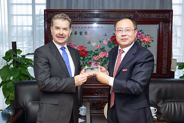 President of <a href="/AthloneIT/">GlassForSnap</a> , Prof Ciarán Ó Catháin, visited Nanjing Normal University.