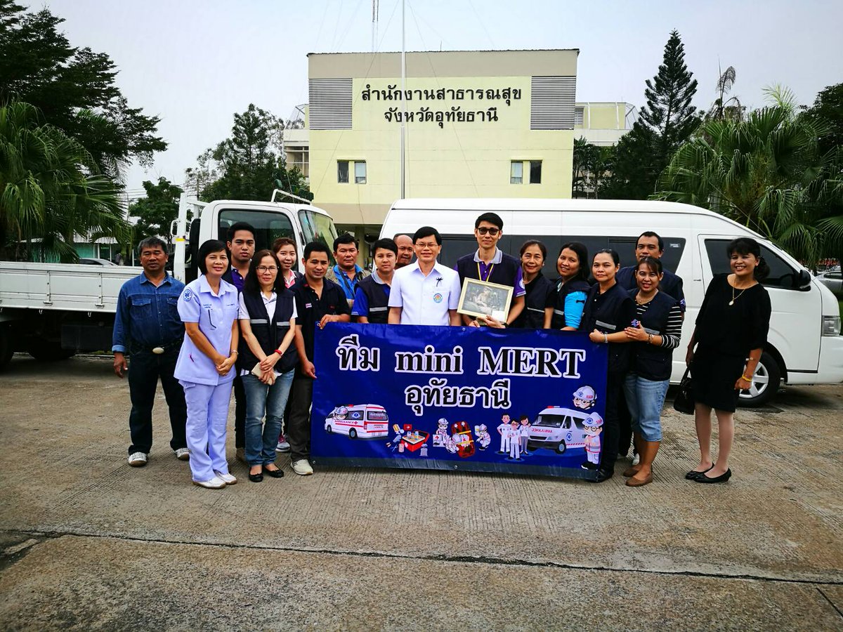 pr_moph's tweet photo. ทีมปฏิบัติการฉุกเฉินทางการแพทย์เคลื่อนที่เร็ว #MiniMERT จ.อุทัยธานีเดินทางช่วยเหลือผู้ประสบภัยด้านการแพทย์@อ.หลังสวนจ.ชุมพร #น้ําท่วมภาคใต้ https://t.co/qLlXcYPrRs