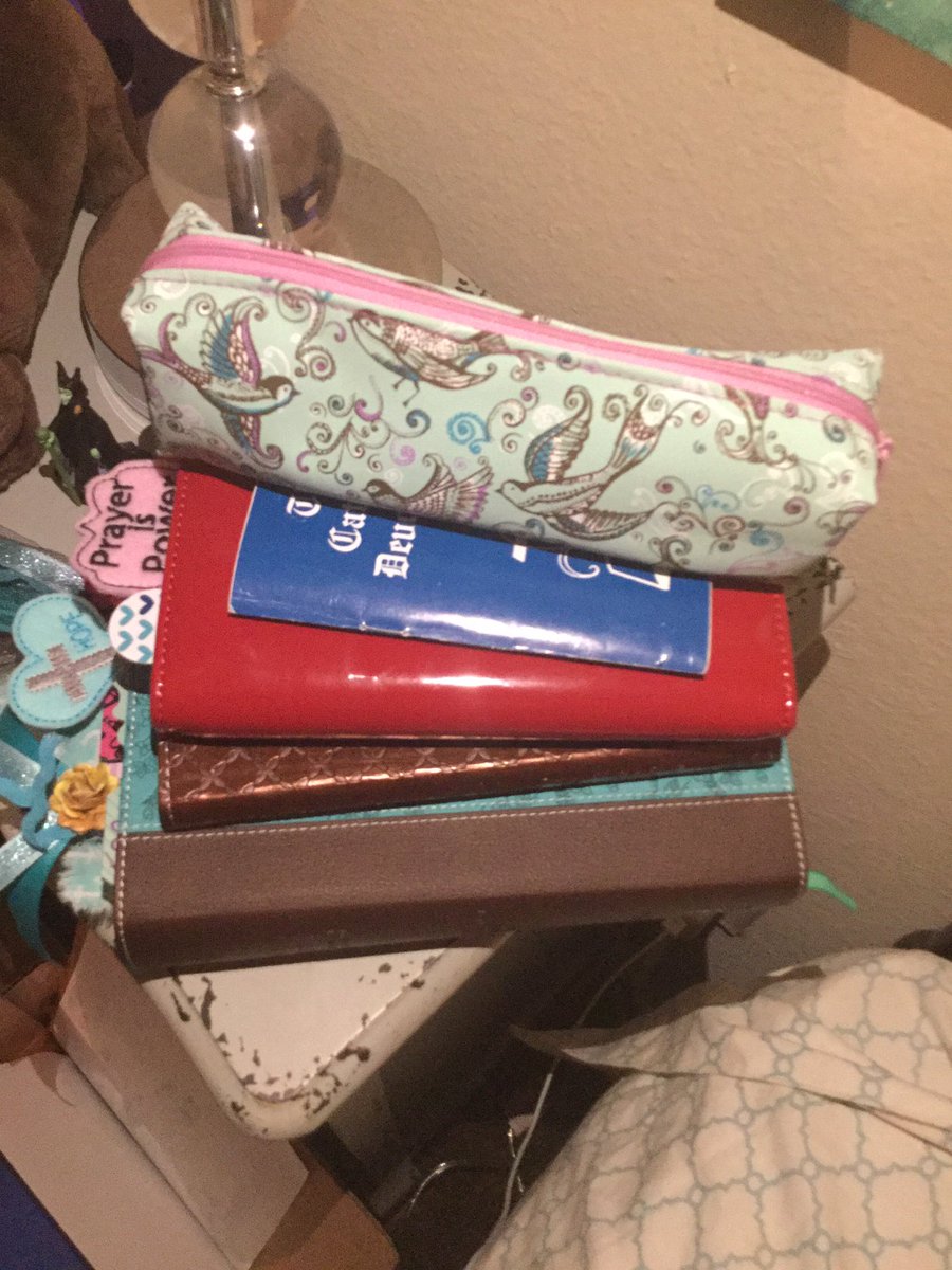 lizasplanner's tweet photo. Always on my nightstand 🙏🏻❤️ #bible #prayers #warbinder #planneraddict #warplanner https://t.co/lQ2vqWYvFQ