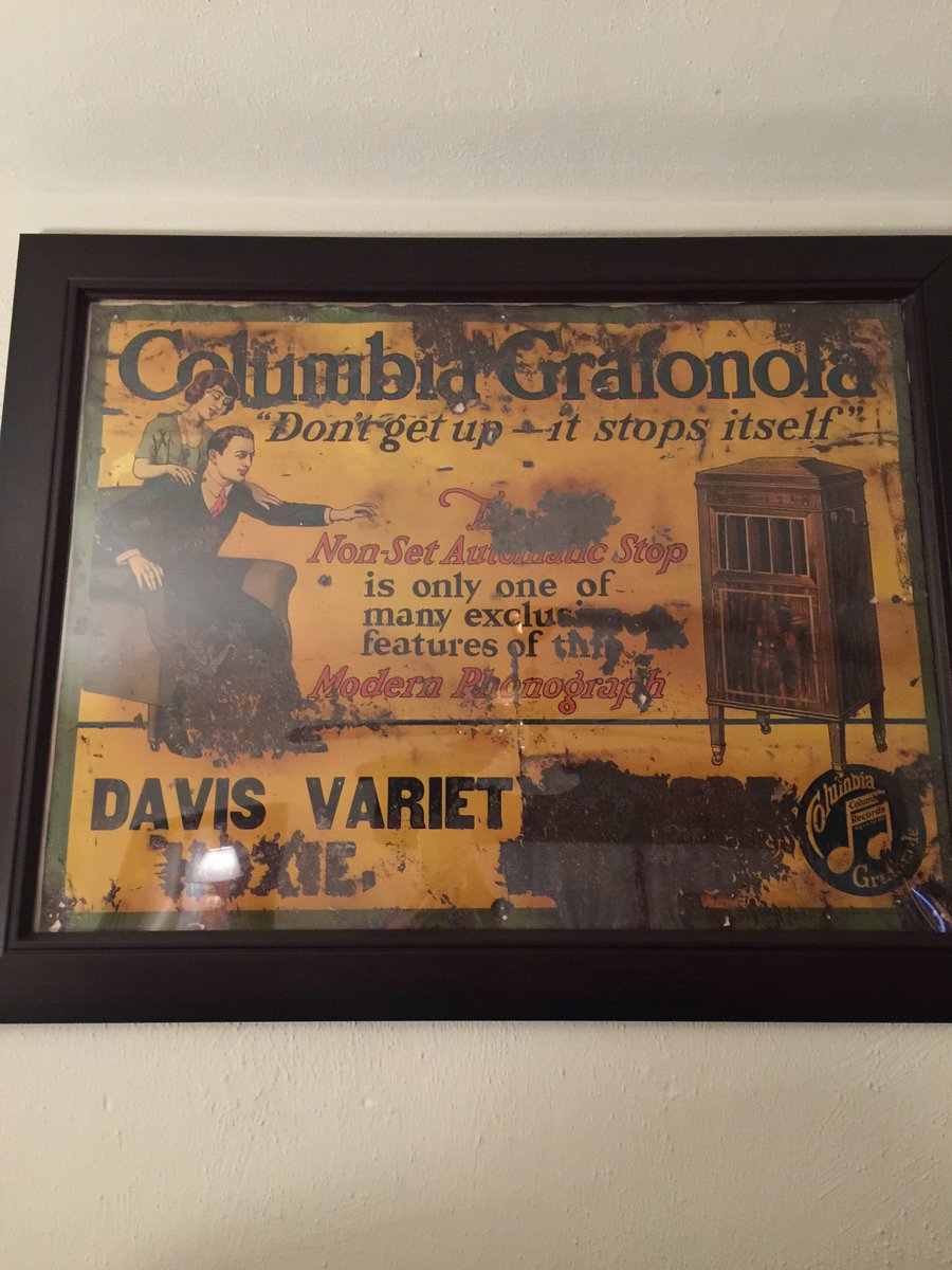 allennew1's tweet photo. Picked up this early 1920s Columbia Grafonola metal sign, still lots of patina left on it! @antiquesigns @ColumbiaRecords https://t.co/MWtdlUtSG5