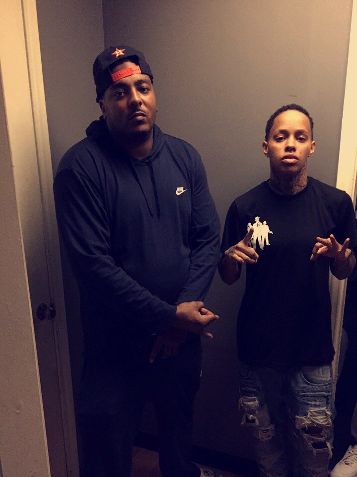 ombbloodbath's tweet photo. Ask the big homie Sean I was selling rocks on Dixie &amp; Del Rio when half you niggas was hoping you wasn't late for class #DeepInTheStreets 💰🍽 https://t.co/xx6Ki332Eg