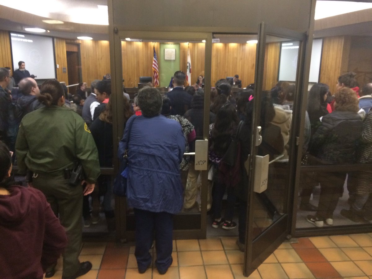 HildaSolis's tweet photo. Happening now: packed house as my hometown @CityofLaPuente considers #sanctuarycity proposal and measures to provide #immigrantprotection. https://t.co/eZZ0YcPqEi