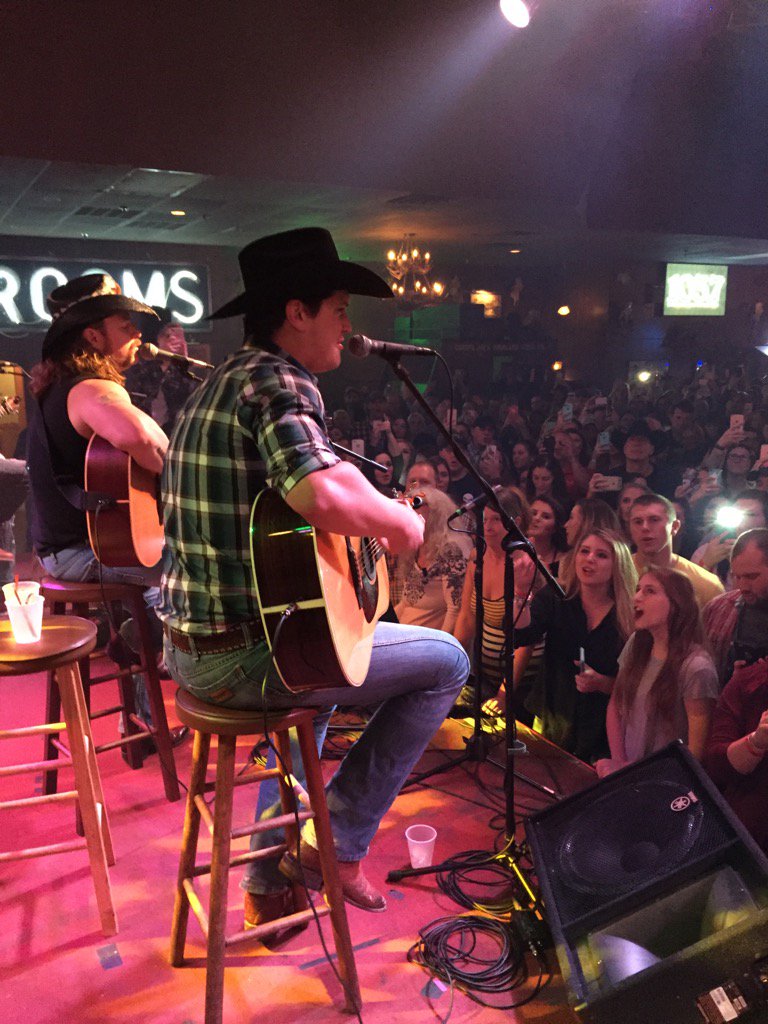 Country1037fm's tweet photo. Thanks for performing at #StoutPull, @JonPardi! https://t.co/dKhveaq0Sd