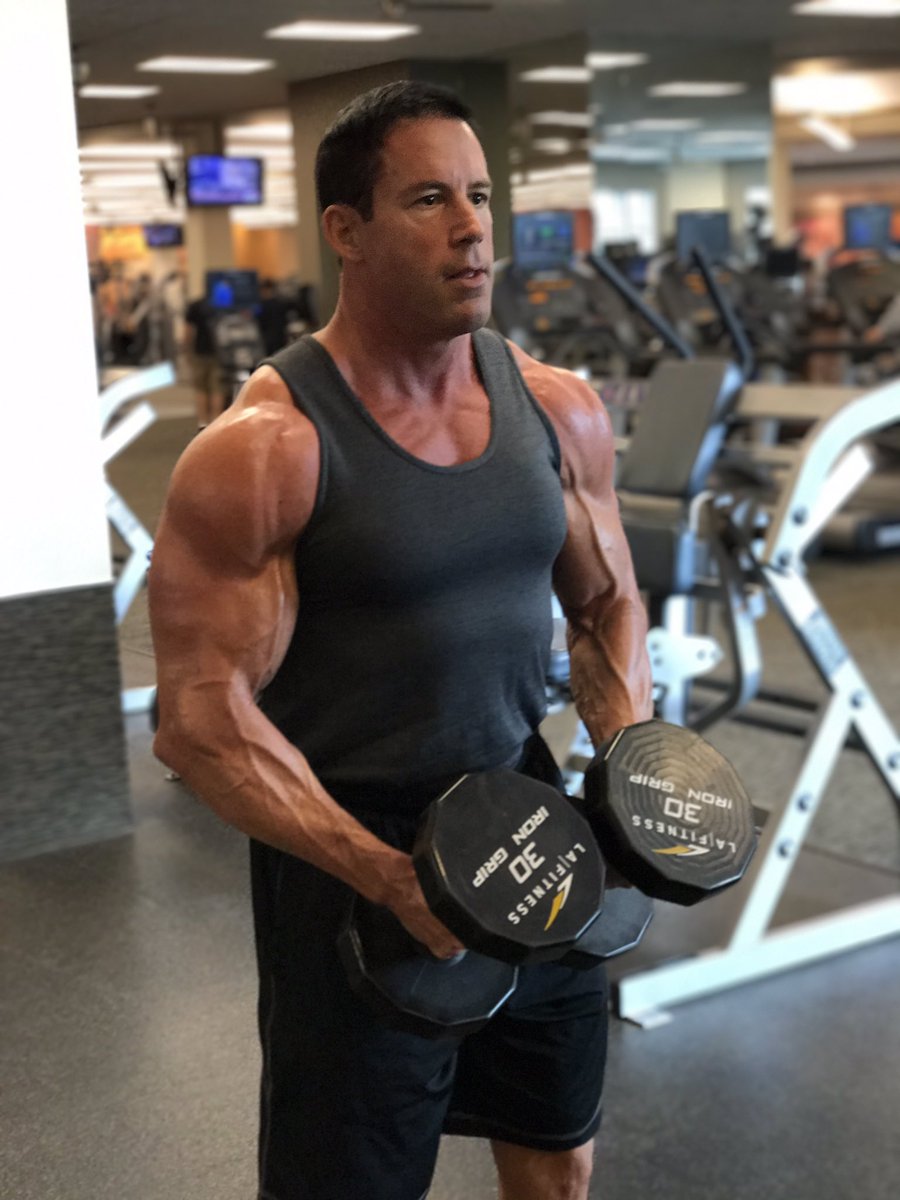 3FU3L's tweet photo. Focus. Determine. Discipline. #Team3F ambassador @JoeTheFitPro fueled by #3FU3L. #ifbb #gymlife https://t.co/pfNJkpMdd6