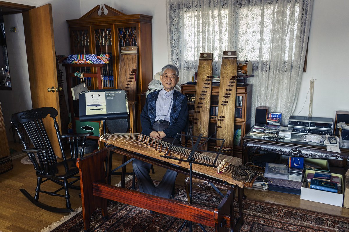 sangkwon_lee's tweet image. 오늘 황병기 선생님과 인터뷰를 진행했다. 선생님 댁에 초대받아 많은 이야기를 나누었는데, 워낙 어려운 자리라서 준비한 질문을 다 꺼내진 못했다. 아쉬움은 남았지만 선생님께서 좋은 말씀 많이 해주셔서 감사했다. 금요일 업데이트 예정.