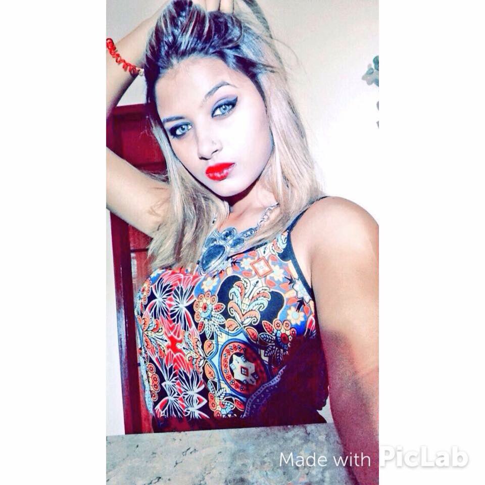 iraveninha's tweet photo. não posso ver essas minhas fotos loira, perco a linha e decido voltar de repente!!!!!! #nãoposso #ficarmorena https://t.co/JRrQ8aUvgp