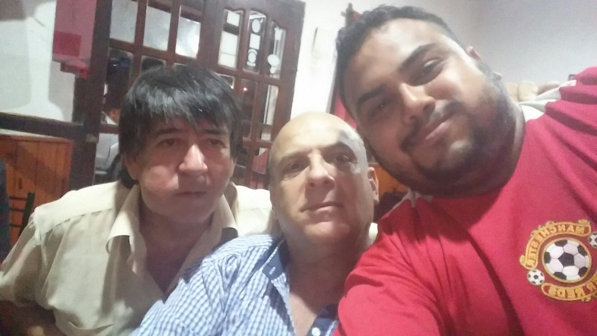 sharkfm's tweet photo. Con Cayetano y el Pelao Ruiz desde salta viendo #FestivalPais17 los huayra impresionante https://t.co/EGaZHyTC7F