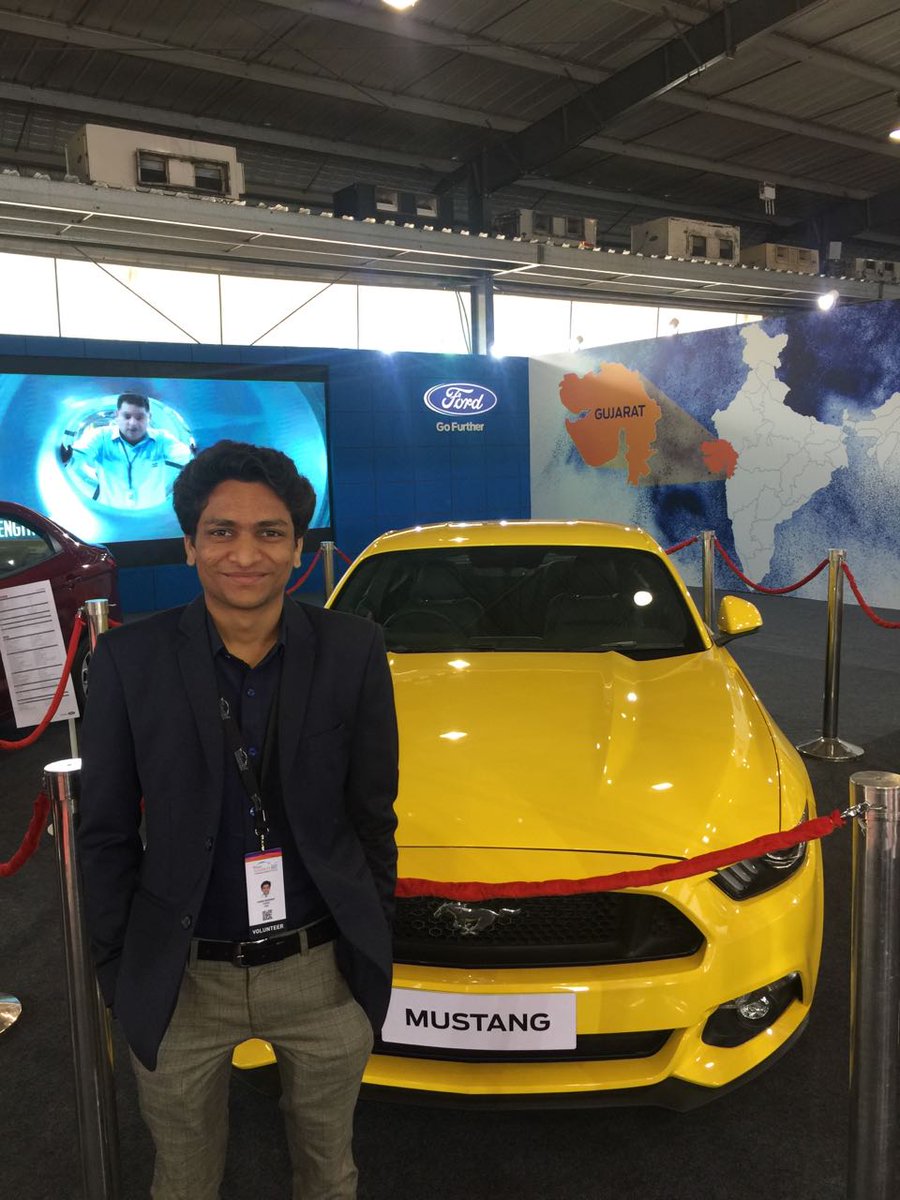 Rikz00's tweet photo. #FordMustang #Yellowisthenewblack https://t.co/ITNhKmRHeq