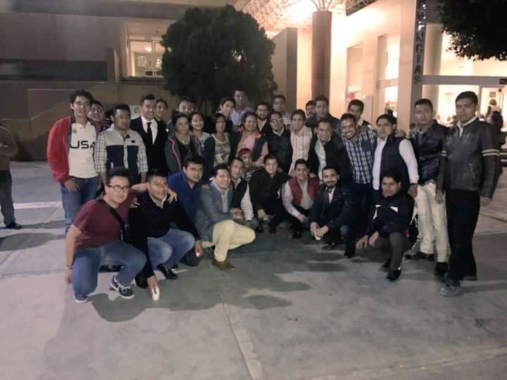 Uriel_SandovalP's tweet photo. ¡Buenas noches Oaxaca! 2° día de actividades con nuestro Pdte. @armandolomen de la @RJXM_Oaxaca visitando hospitales y apoyar. #SoyJP CNOP https://t.co/Fn6c3eu8b2