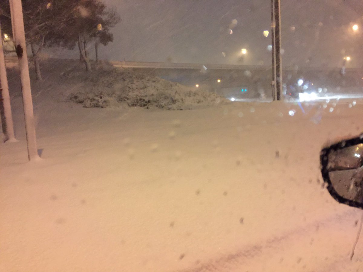 w0rl0ck's tweet photo. The ailment. The remedy. Left the store to go home and found the car covered in snow. When did that happen? Da'Hui and hot toddy is the fix. https://t.co/wzr2PluNWL