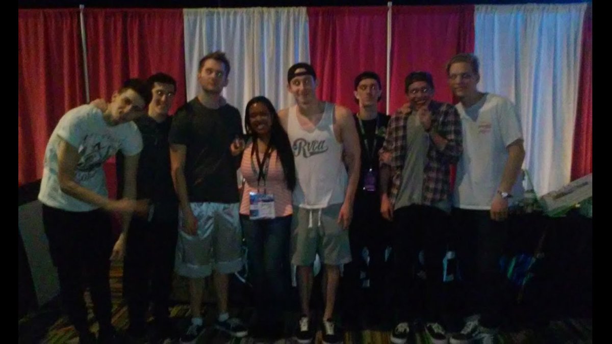 nickyiguess's tweet image. It&apos;s technically Thursday in NYC so #tbt to when I finally met @Settledownkids (plus Nolan) #SDKorDie