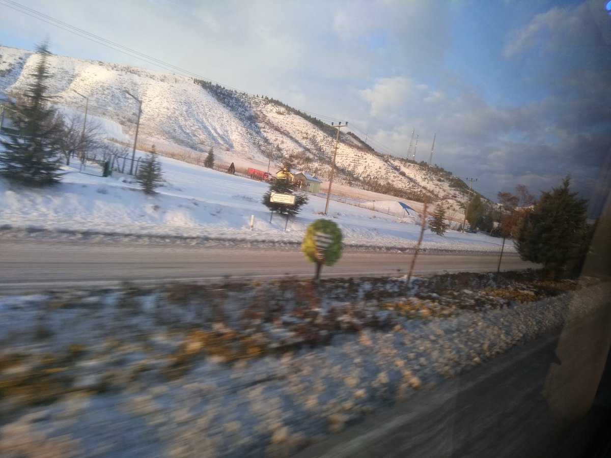 musaumran's tweet photo. @Yusuf__Tekin @hmzaydg @tcmeb Buzun ustunde 150km yol gidiyoruz il içi eş özrü ne zaman çözülecek. https://t.co/ShXBfle7lp